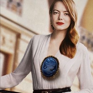 Vintage blue cameo brooch pin